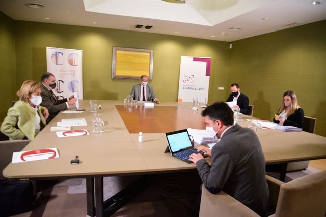 Reunión del comité de selección de proyectos.