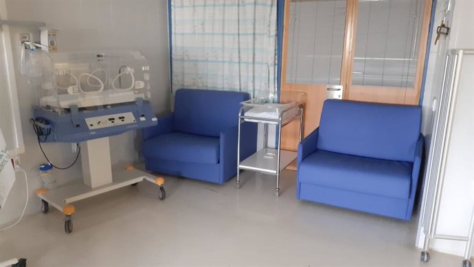 El Gancho Infantil dona ocho sillones-cama para la planta materno infantil del Hospital de Antequera