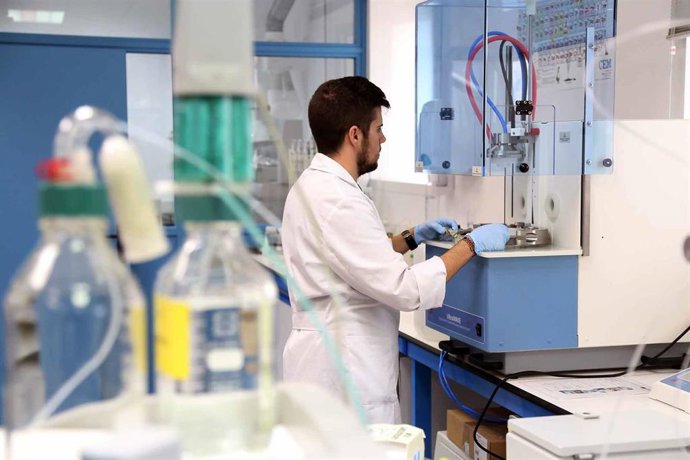 Invsetigación en una imagen de archivo 