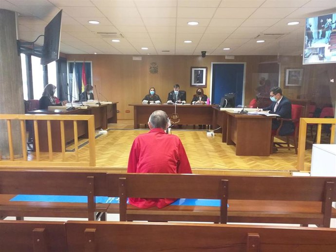 Juicio en la sección quinta de la Audiencia Provincial de Pontevedra a un acusado de agredir sexualmente a otro varón en la estación de Guixar, en Vigo.