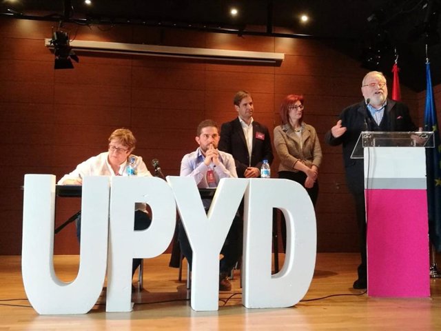 El líder de UPyD, Cristiano Brown, la eurodiputada Maite Pagazaurtundúa y el filósofo y cofundador de UPyD Fernando Savater