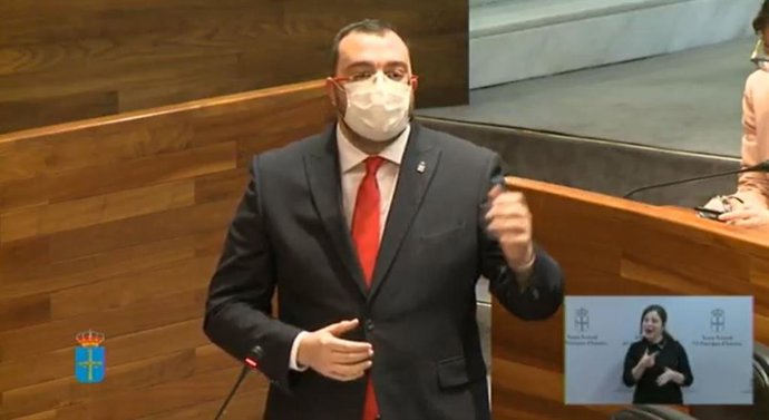 Adrián barbón en la Junta General.