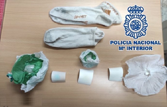 La Policía Nacional detiene en Ronda a un joven sorprendido infraganti con 98 gramos de cocaína que ocultaba en calcetines dentro de una caja