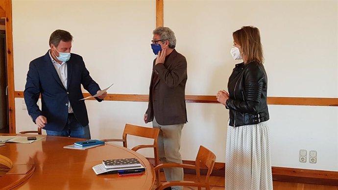 El consejero José Luis Soro preside la reunión para la constitución del Consejo Aragonés del Transporte