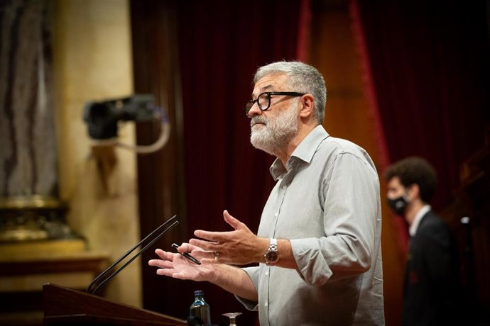 El portavoz de la CUP en el Parlament, Carles Riera, interviene durante una sesión plenaria monográfica en el Parlament sobre la inhabilitación del expresidente de la Generalitat Quim Torra, en Barcelona, Catalunya (España), a 30 de septiembre de 2020. 