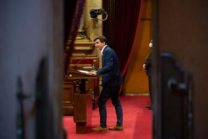 El diputado de ERC Sergi Sabri, interviene durante una sesión plenaria monográfica en el Parlament sobre la inhabilitación del expresidente Quim Torra, en Barcelona, Catalunya (España), a 30 de septiembre de 2020. La Mesa del Parlament admitió a trámit