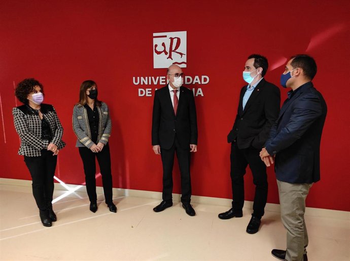 El rector electo, Juan Carlos Ayala en el centro, junto a parte de su Equipo