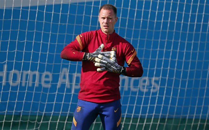 El portero del FC Barcelona Marc-André Ter Stegen en un entrenamiento de la temporada 2020/21 en la Ciutat Esportiva Joan Gamper