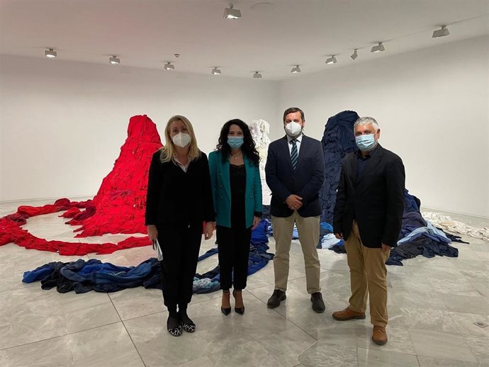 [Medios.Bienestar.Cipsc] Np: Rocío Ruiz Visita En El Caac La Exposición De La Artista Suzanne Lacy Que Aborda La Sororidad, El Feminismo Y La Violencia Sexual