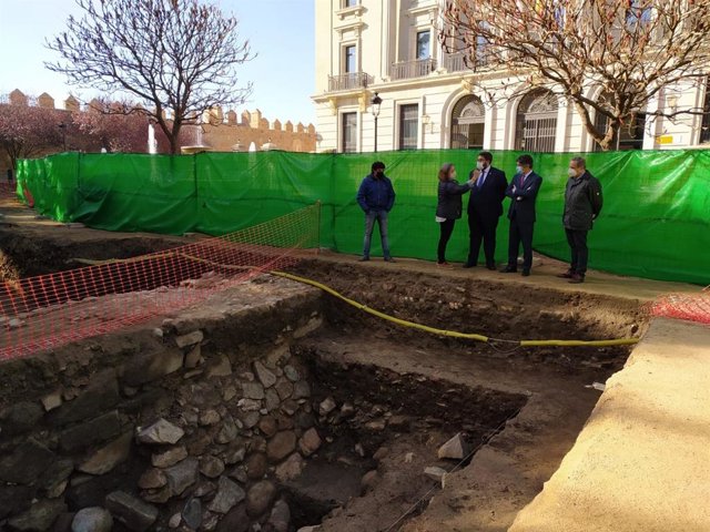 Excavaciones arqueológicas junto a la muralla de Ávila.