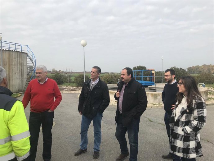 Imagen de archivo de una visita del diputado Alfonso Beltrán a la EDAR de Peraleda de la Mata