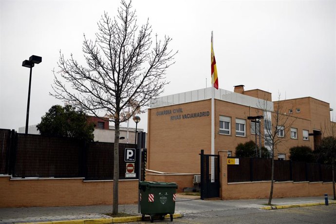 Cuartel de la Guardia Civil en Rivas Vaciamadrid, Madrid (España), a 17 de noviembre de 2020. Los agentes del grupo de Policía Judicial de la Guardia Civil de Rivas Vaciamadrid llevan la investigación sobre el asesinato el pasado viernes de un vecino de