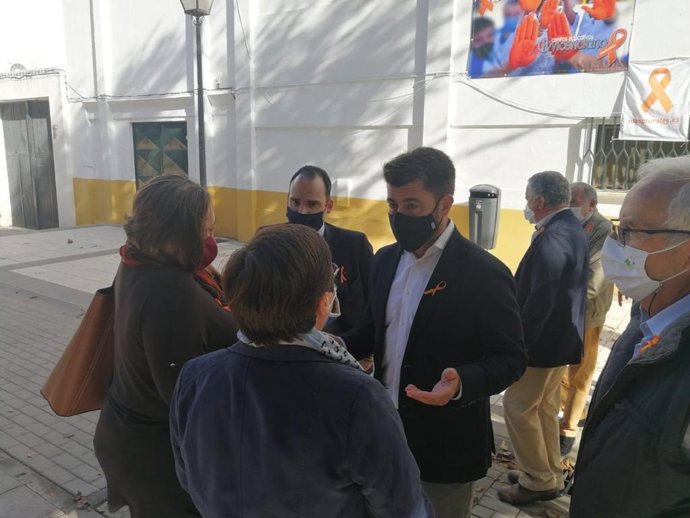 Pérez, con representantes del colegio Nuestra Señora del Rosario