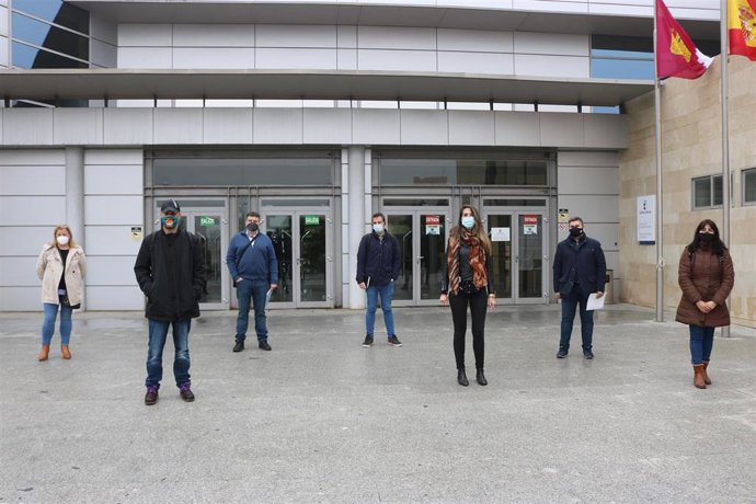 Los sindicatos CCOO, UGT, CSIF y STAS exigen a la Junta paralizar el traslado del personal, permitir el teletrabajo en los puestos compatibles con esta modalidad.