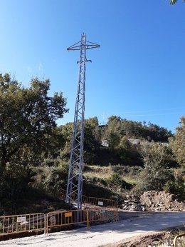 Endesa cierra una anilla eléctrica en Montesquiu (Barcelona) para reforzar el servicio en la localidad
