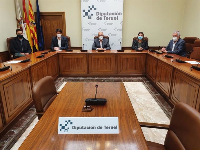 Reunión entre representantes de la DPT y el comisionado para la Agenda 2030.