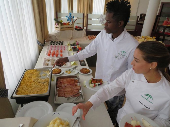 Alumnos de la Escuela de Hostelería de Islantilla.