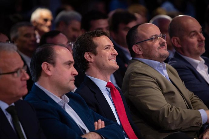 El presidente del Partido Popular, Pablo Casado, y el presidente del PP en Cataluña, Alejandro Fernández. 