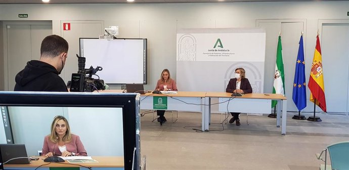 La consejera de Fomento, Infraestructuras y Ordenación del Territorio, Marifrán Carazo, inaugura un seminario web sobre la digitalización e implantación BIM en la planificación y gestión de obras y edificaciones.