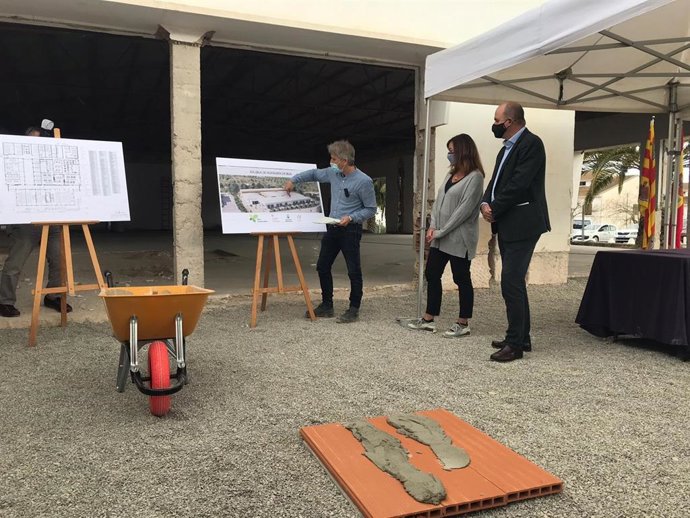 La presidenta del Govern, Francina Armengol, en el acto de colocación de la primera piedra de la futura Escuela de Hoteleria en Sa Coma.