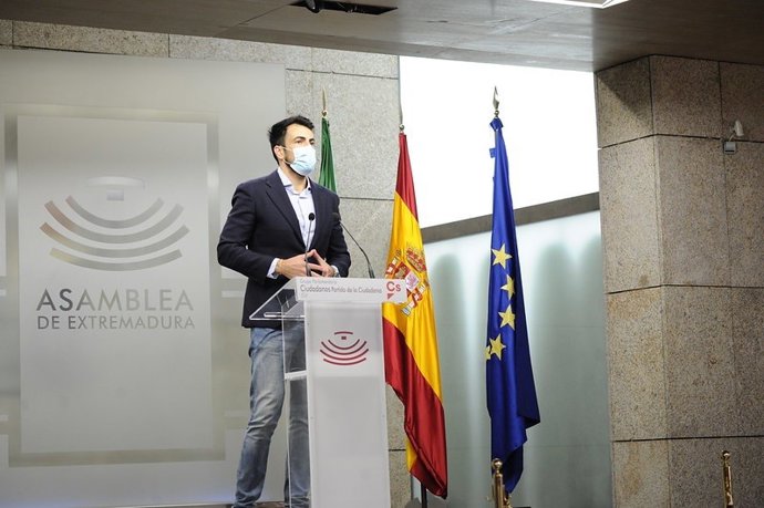 El portavoz del Grupo Ciudadanos, David Salazar, en rueda de prensa