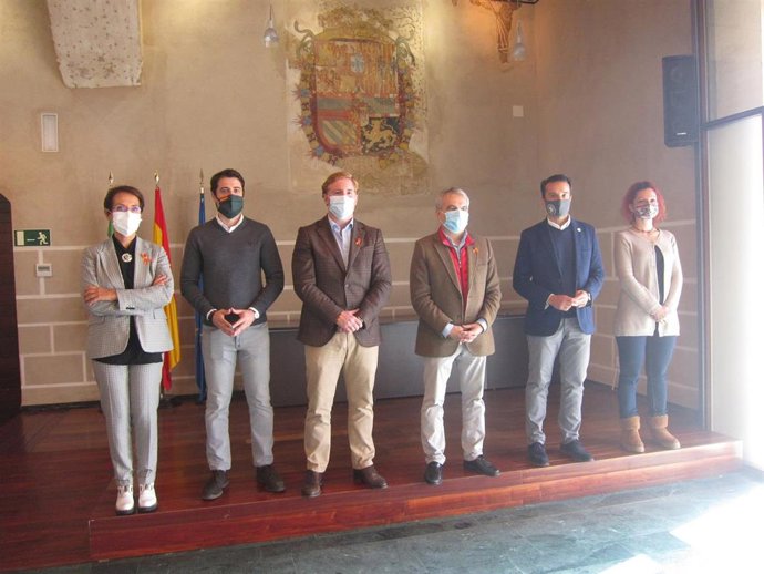 El alcalde de Badajoz, Francisco Javier Fragoso, y los portavoces municipales