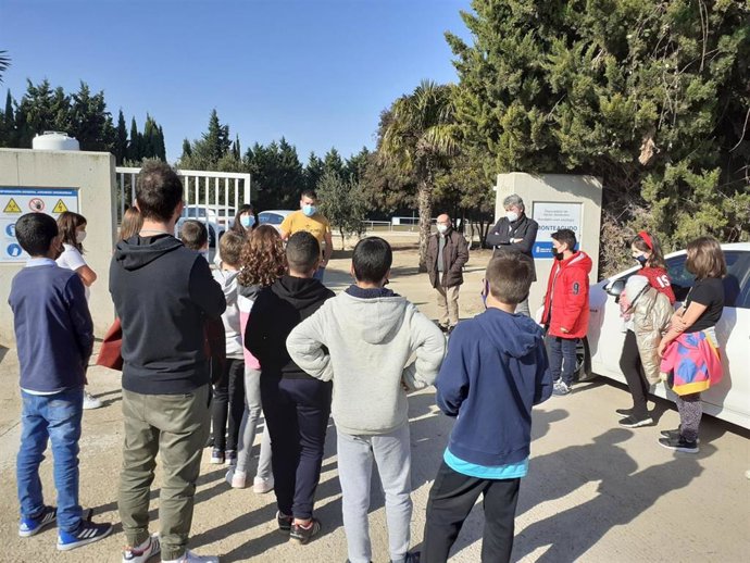 Alumnos del colegio público de Monteagudo durante la visita a la depuradora de la localidad