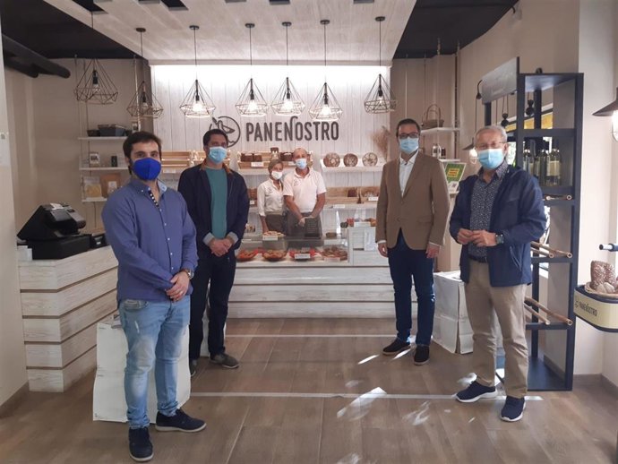 José Hila visita Pane Nostro dentro de la 'ruta del llonguet'