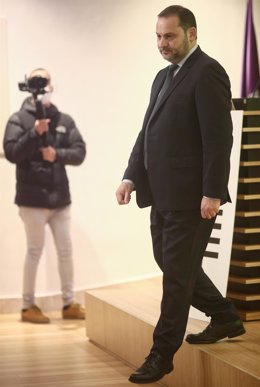 El ministro de Transportes, Movilidad y Agenda Urbana, José Luis Ábalos, durante el Sexto Foro Global de Ingeniería y Obra Pública, en la sede del Colegio de Ingenieros de Caminos, Canales y Puertos, en Madrid (España), a 18 de noviembre de 2020.