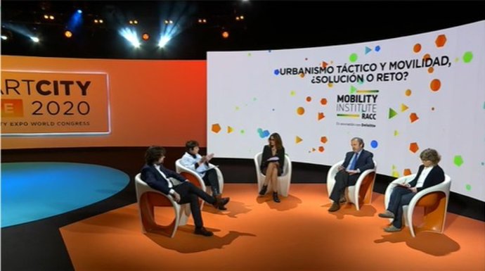 Ricard Font (FGC), Rosa Alarcón (Barcelona), Josep Mateu (Racc) y Esther Busquets (UVic)