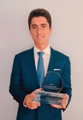 Foto: El cirujano plástico Enrique Salmerón González recibe el 'Premio Sanitas MIR 2020'
