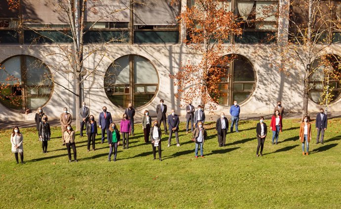 Algunos de los autores que han colaborado en la monografía  'COVID-19: conflictos jurídicos actuales y otros desafíos'