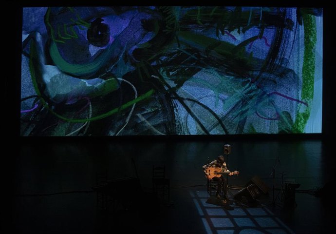 Concierto 'La voz de mi guitarra', de Emilio Caracafé, en el Teatro Central de Sevilla