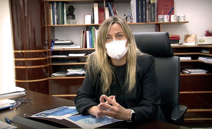 Blanca Martín en su despacho en la Asamblea de Extremadura.