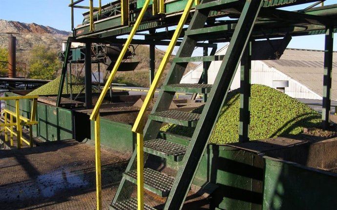 Imagen de archivo de una almazara industrial.