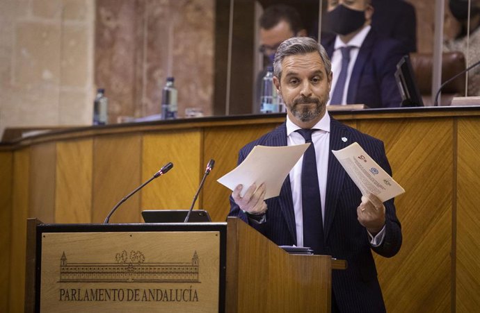 El consejero de Hacienda y Financiación Europea, Juan Bravo, durante su intervención en el Debate de totalidad del proyecto de Ley de Presupuestos para 2021. En el Parlamento de Andalucía, Sevilla (Andalucía, España), a 18 de noviembre de 2020.