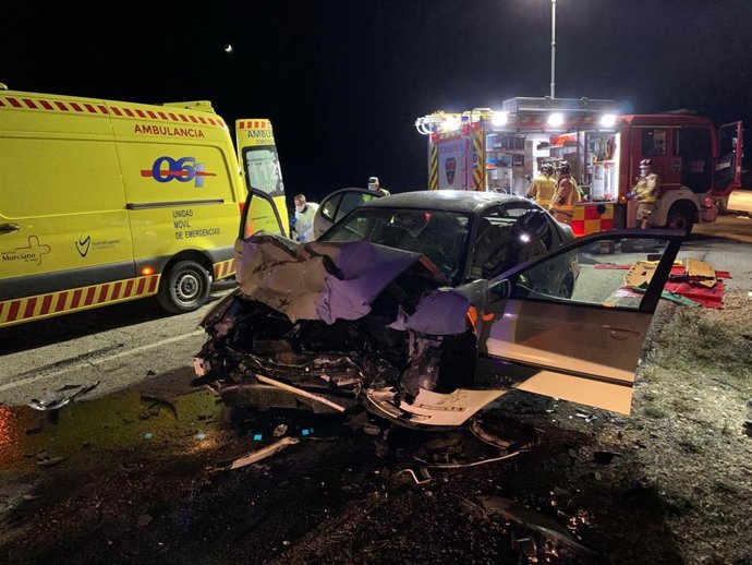 Herido el conductor de un vehículo tras chocar contra una furgoneta en una curva de la RM-702, en Moratalla