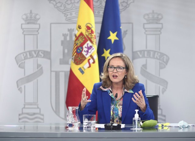 La vicepresidenta y ministra de Asuntos Económicos y Digitalización, Nadia Calviño, comparece en rueda de prensa posterior al Consejo de ministros en Moncloa, Madrid (España), a 17 de noviembre de 2020.