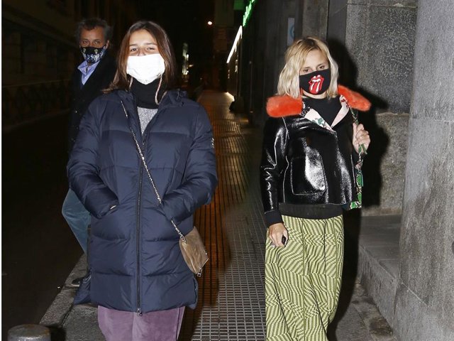 Eugenia Martínez de Irujo, Cayetana Rivera y Narcís Rebollo disfrutaron de una cena familiar en un céntrico restaurante de la capital