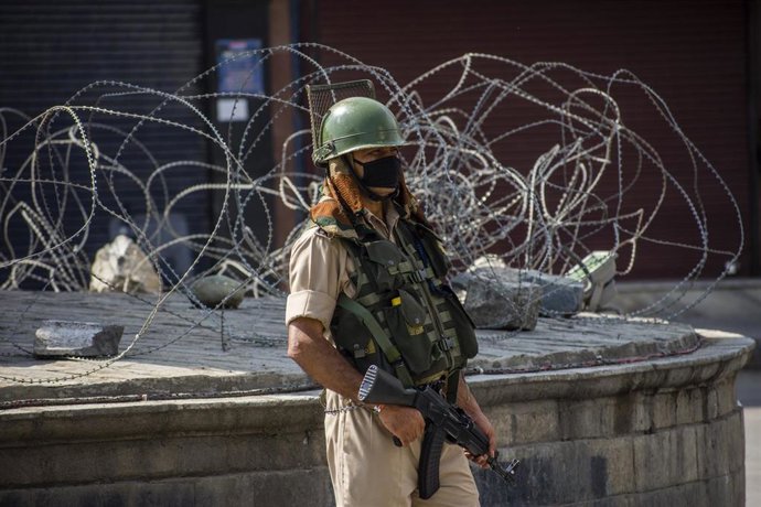 Soldado indio en Cachemira