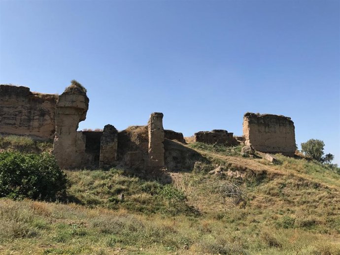 Vestigios del castillo de Lora