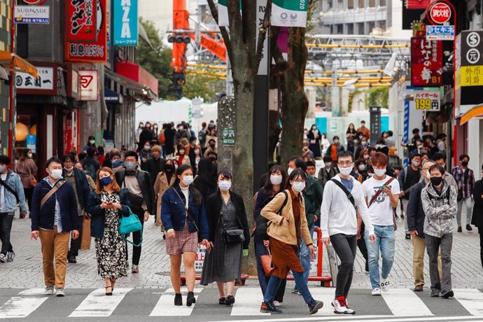 Personas con mascarilla en Tokio