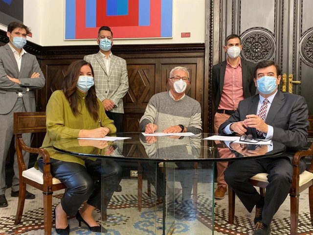 Firma del acuerdo para garantizar la abstención de Cs a los presupuestos del Ayuntamiento de València 2021.
