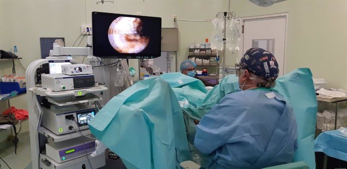 El Hospital Arnau de Vilanova incorpora el uso de visión 3D en la cirugía endoscópica de la próstata