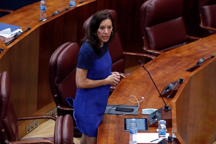 La consejera de presidencia, Eugenia Carballedo, interviene durante el pleno que la Asamblea celebra este jueves centrado en la petición de la Comunidad de Madrid de avanzar a la fase 1 de la desescalada, rechazada en dos ocasiones por el Ministerio de 