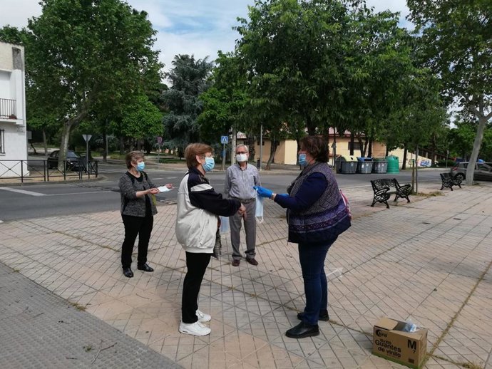 Coronavirus.- El IMAS de Cáceres reparte mascarillas a personas mayores y asociaciones de la ciudad