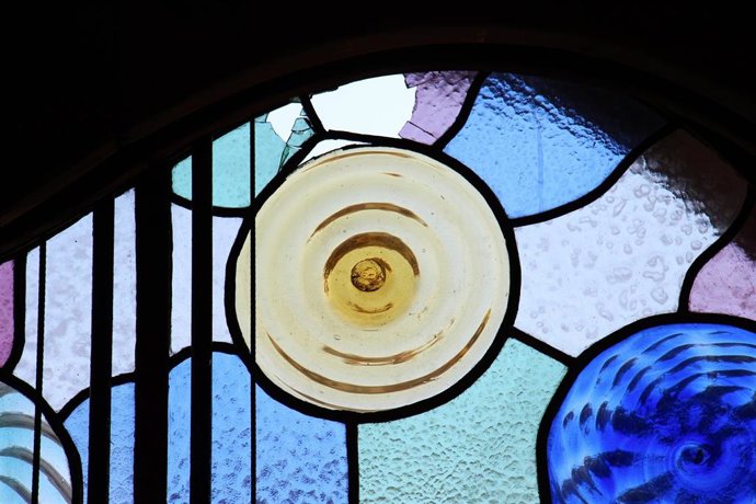 La Casa Batlló de Barcelona ha anunciado que cerrará sus puertas a partir de este jueves a raíz de los "destrozos irreparables" que presuntamente han causado en el edificio modernista empleados de la empresa externa Staffpremium, en huelga indefinida.