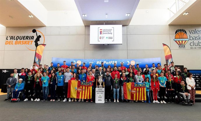 Juan Roig durante la entrega de las Becas de la Fundación Trinidad Alfonso de apoyo al deporte valenciano