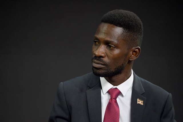 El candidato opositor a la Presidencia de Uganda, Robert Kyagulanyi, conocido popularmente como Bobi Wine