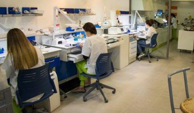 Instalaciones y personal de DentalEstetic.